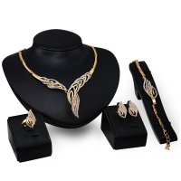 SET322 - Elegant Gold Jewellery Set